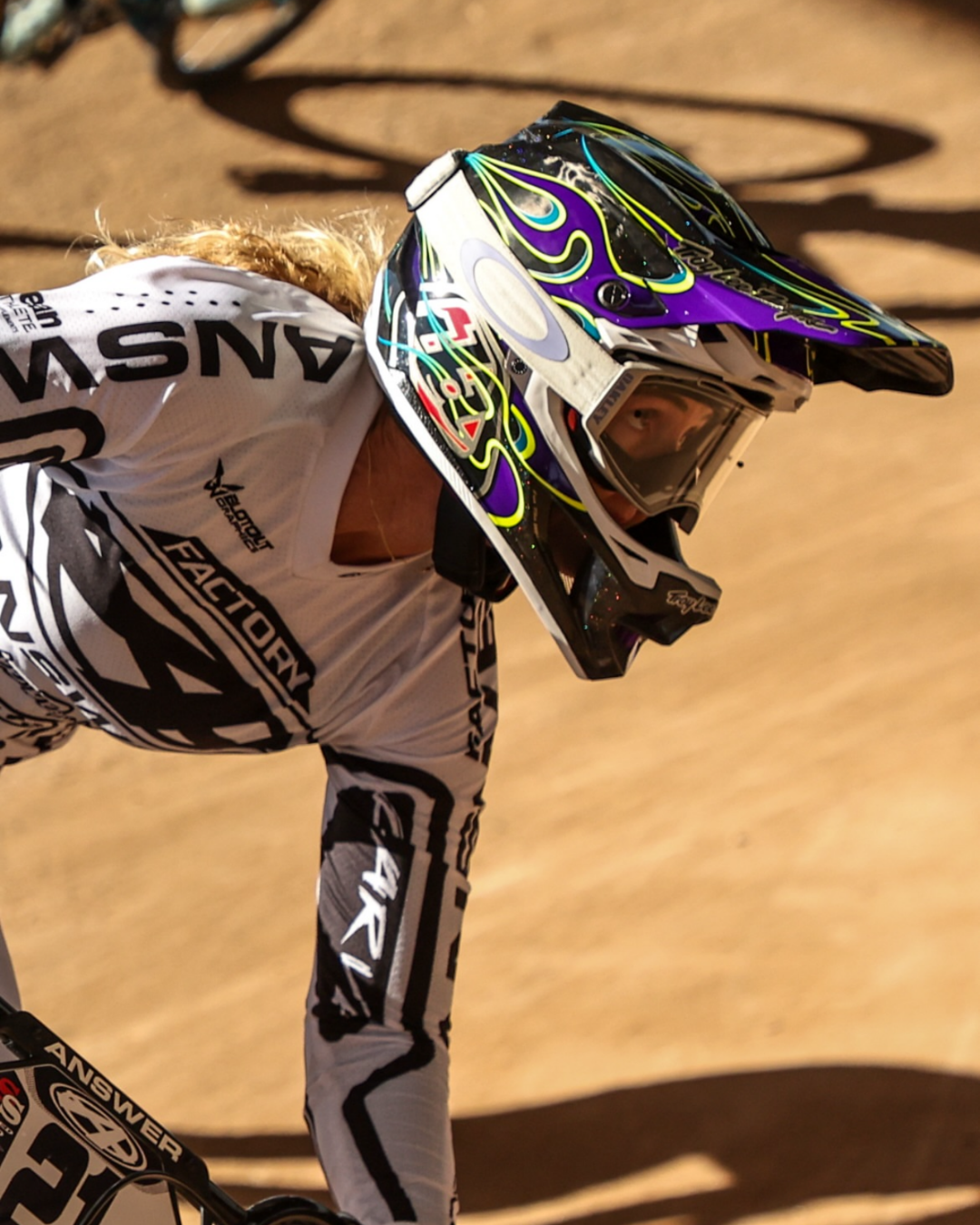 Casco Troy Lee Designs D4 Carbon Torched 2025