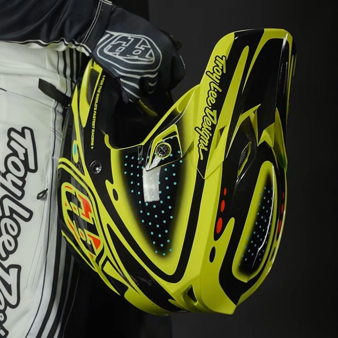 Cascos Troy Lee Designs SE5 de Policarbonato The Line Moto 2026